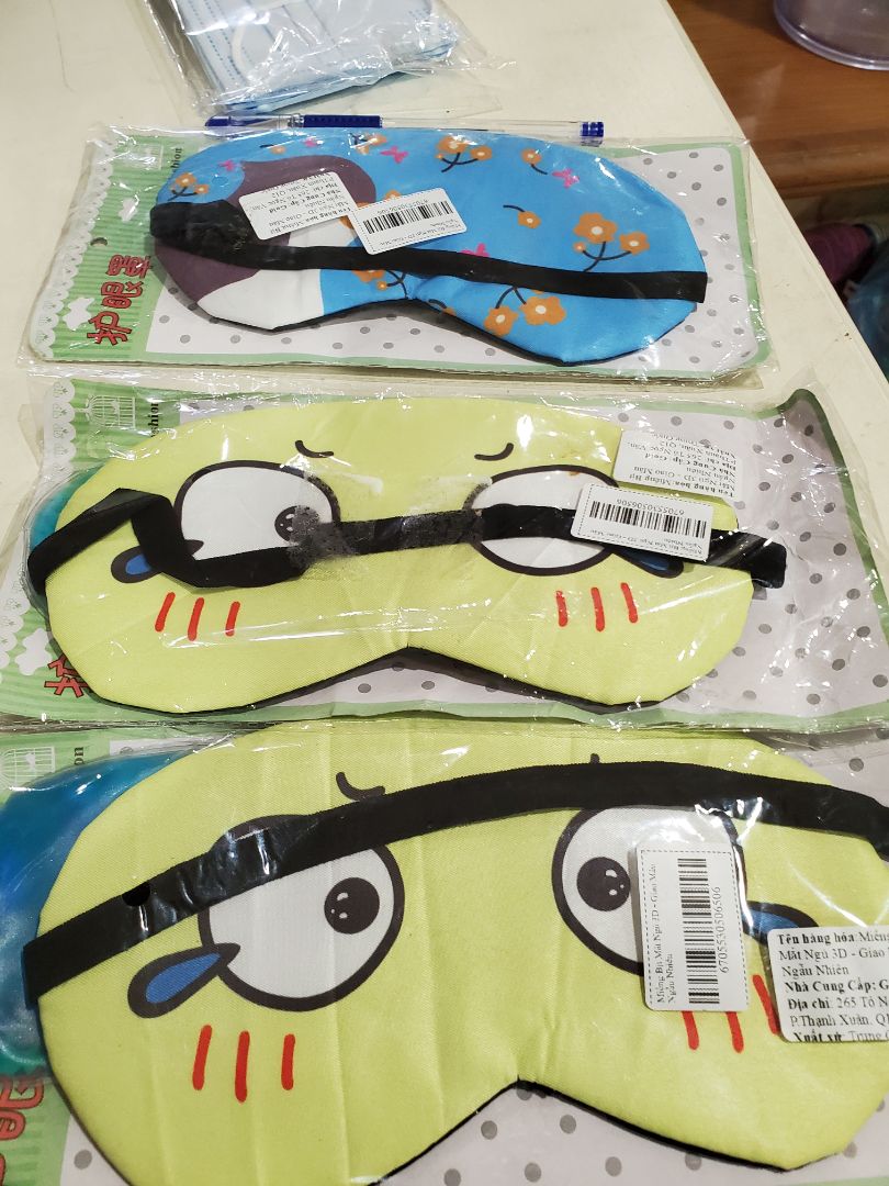 shop làm ăn rất *** đặt 3 cái giao 2 cái giống nhau . sản phẩn không như trong hình shop quảng cáo .túi gel đóng cục rất cứng chứ ko mềm như các shop khác . rất tệ