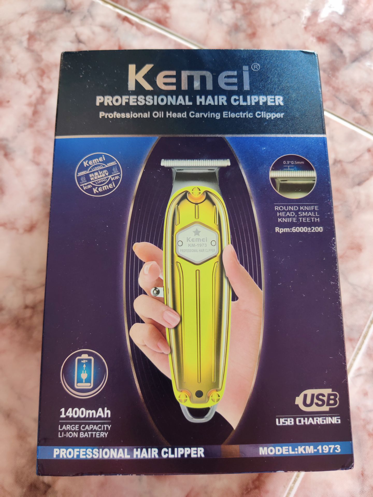 Đặt tông đơ KEMEI KM-1949 mà khi nhận hàng lại là KEMEI KM-1973, không biết là hết hàng hay giao nhầm mà ko thấy báo cho KH