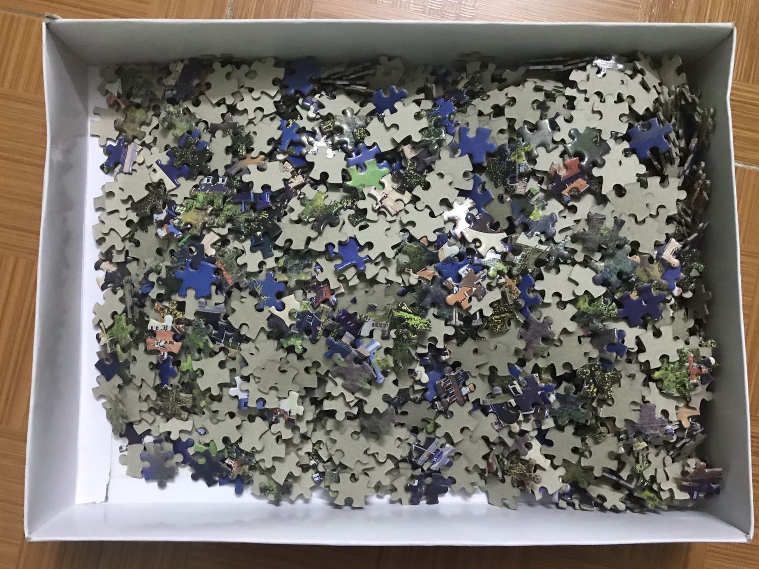 Sản phẩm giao đúng hẹn, được gói cẩn thận. Những miếng ghép được làm bằng bìa cứng, chắc chăn, hình ảnh đẹp, nét.