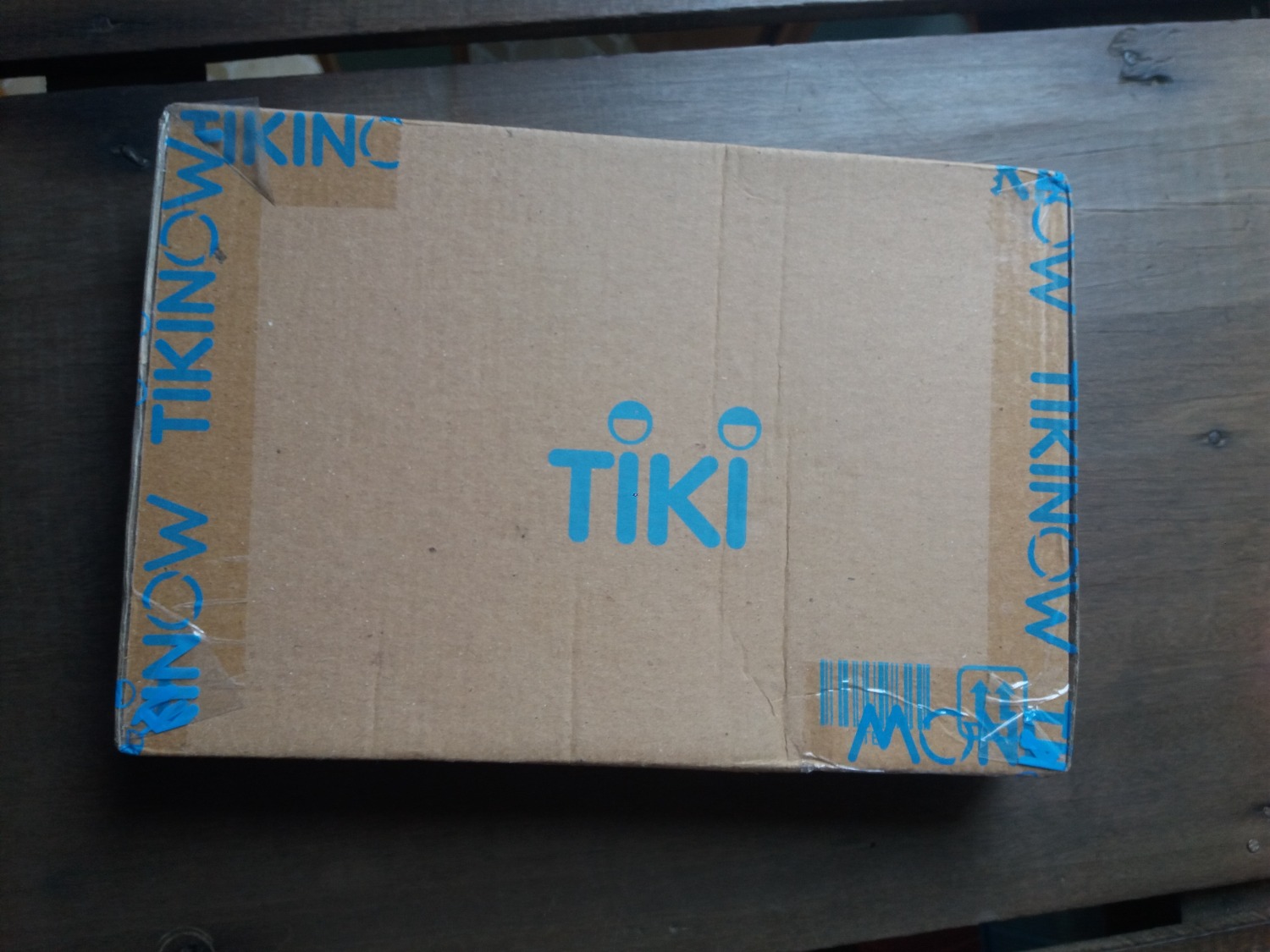 Hộp đựng vừa sách, không bị bóp méo.
Sách nhìn không có tỳ vết nhiều, nhưng nhiều bụi .
Shipper thân thiện.
Duy nhất bookcare là không đỡ nổi, bìa ngoài nhìn ổn, nhưng bìa trong nhìn rất lỗi, không chấp nhận được vì mình cần đem tặng.
Đề nghị đổi theo quy định hoặc có thể ship thêm một bookcare khác cùng cỡ sách để mình thay và trừ một book care của mình cũng được.