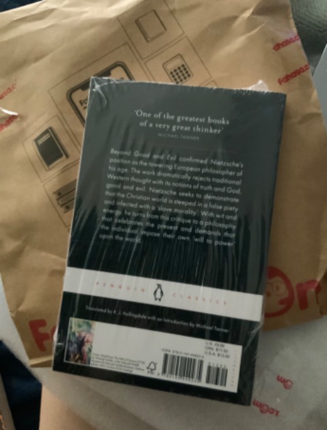 Sách mới, bọc co, gói hàng và giao nhanh. Dịch vụ sách của FAHASA mình thấy đạt chuẩn, thao tác lẹ.