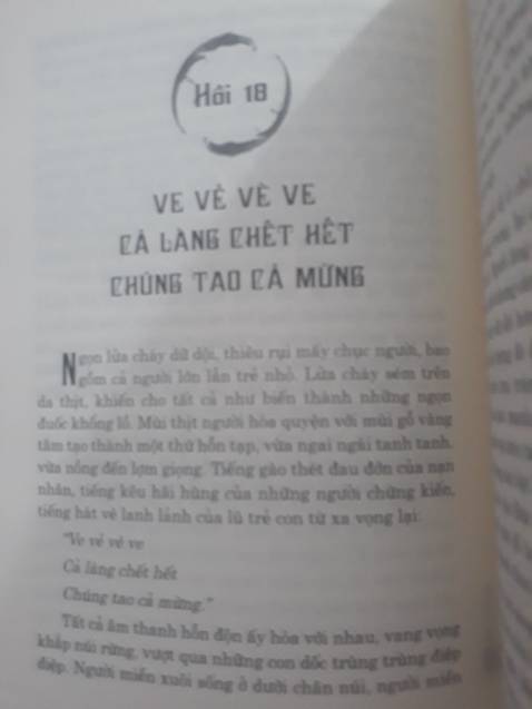 Cốt truyện lôi cuốn hấp dẫn. Đặc biệt là mình thích nhân vật lão ăn mày què được xem là chìa khóa mở ra những bí ẩn ở làng địa ngục, lão mày còn biết xem bối để giúp đỡ ông Thập thoát khỏi âm mưu của kẻ xấu và giúp đỡ làng khởi khiếp đại nạn của cha ông để lại. Mình có phần không thích tại sao Ông Thập và Thị thập không dc sống hạnh phúc và ko có con