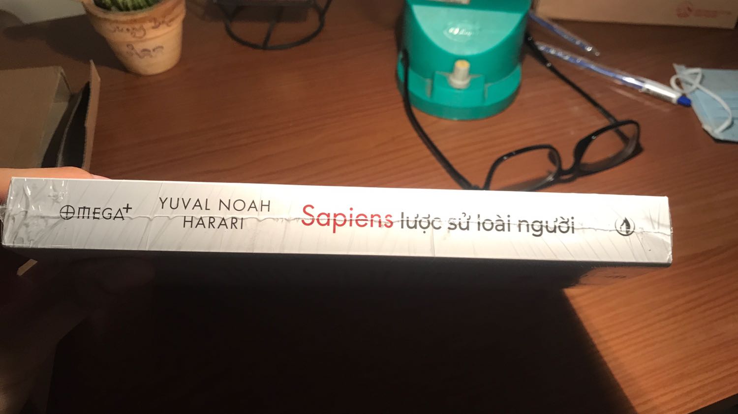 Sách góm ghém rất cẩn thận, đẹp, còn nguyên “siu”, chắc chắn, không một chỗ cong góc hay mép sách??
Nội dung thì được các trang đánh giá rất cao, được Bill Gate hay Mark Zuckerberg khuyên đọc nên chắc sẽ hay
Tóm gọn lại là đáng mua