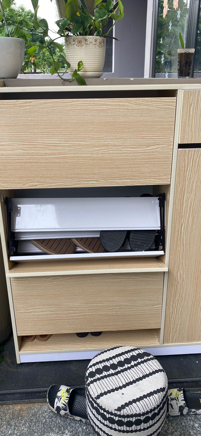 Hi Tiki,
Tôi mới dùng có 1 ngày thì tủ nhựa này đã bị bụng ốc viít như hình. Vui lòng đổi sản phẩm khác gấp giúp tôi nhé. 
Cảm ơn Tiki. Hi Tiki,
Tôi mới dùng có 1 ngày thì tủ nhựa này đã bị bụng ốc viít như hình. Vui lòng đổi sản phẩm khác gấp giúp tôi nhé. 
Cảm ơn Tiki.