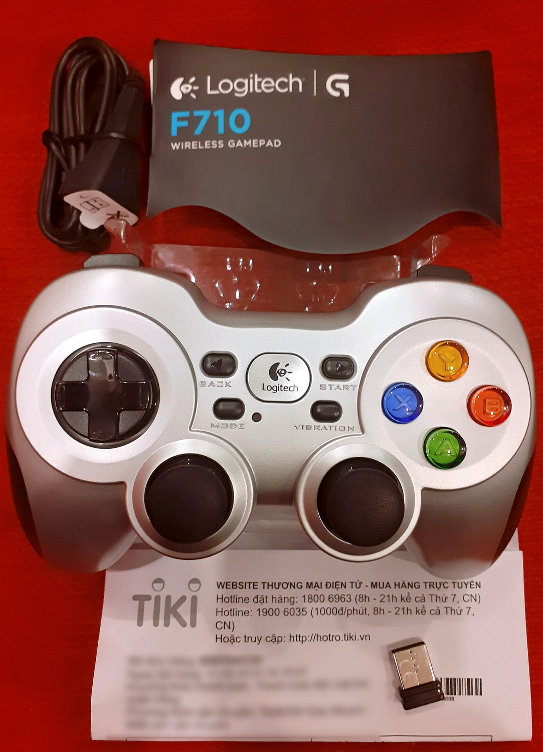 Tiki Trading giao hàng rất nhanh, sản phẩm mới nguyên hộp, chính hãng Logitech, tay game cầm rất chắc tay, nút bấm nhạy, chơi sướng hơn tay game có dây nhiều.

      Tìm được 1 nhà bán hàng online uy tín để yên tâm mua hàng đã khó, mà tìm được 1 nhà bán hàng online uy tín và chế độ hậu mãi chu đáo, bảo vệ quyền lợi cho khách hàng càng khó hơn. Cảm ơn Tiki.vn đã mang đến cho tôi cả 2 sự yên tâm nói trên. Vừa qua tôi gặp vài sự cố khi mua hàng nhưng đã được các nhân viên tổng đài chăm sóc khách hàng 19006035 và bộ phận giải quyết khiếu nại của Tiki hỗ trợ tối đa, giải quyết mọi việc tốt đẹp, thấu tình đạt lý. 

     Một lần nữa cảm ơn Tiki.vn. Kính chúc Tiki.vn ngày một phát triển lớn mạnh và mãi giữ trọn niềm tin yêu của khách hàng./.