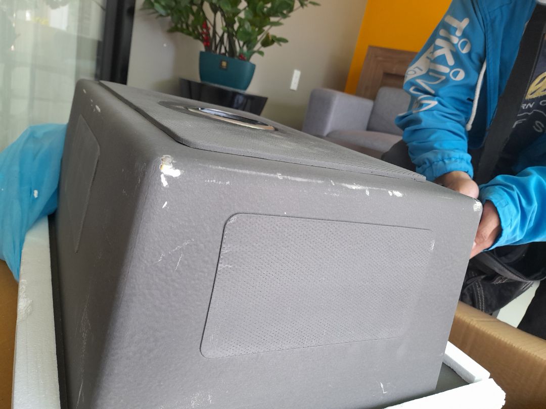 chậu dày dặn .nặng tay. in logo thương hiệu đẹp mỗi tội lớp lót mặt sau dễ trầy .shop đóng hàng đẹp chắc chắn nhiệt tình