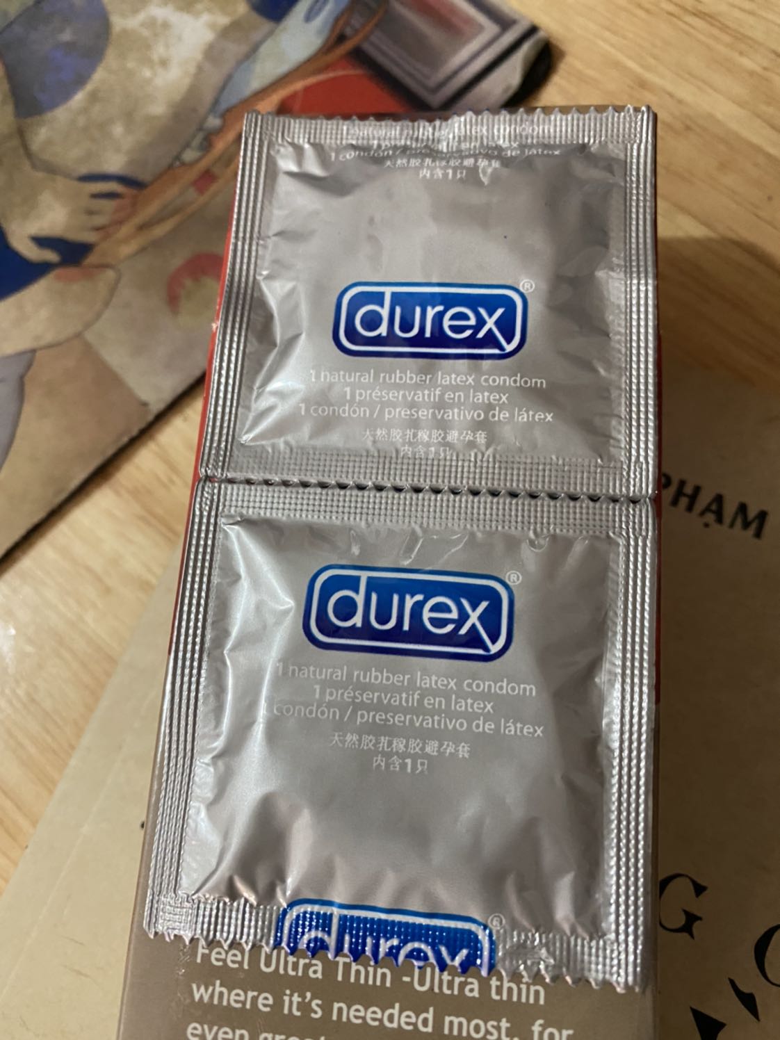 Cả chục năm xài durex chưa bao h mình mua phải hàng như vậy! Cầm vào cái bao chưa bsc là mình nghi rồi! 
1/dày vừa 
2/nhăn nheo 
3/ giấy hướng dẫn loại giấy chất lượng kém như photo lại từ giấy góc! 
Mình là khách hàng lâu năm của Tiki tại sao lại bán hàng như vậy cho mình! 
Vui lòng tìm giải pháp cho mình! Và hy vọng sẽ còn tiếp tục mua đồ trên tiki nhiều hơn!