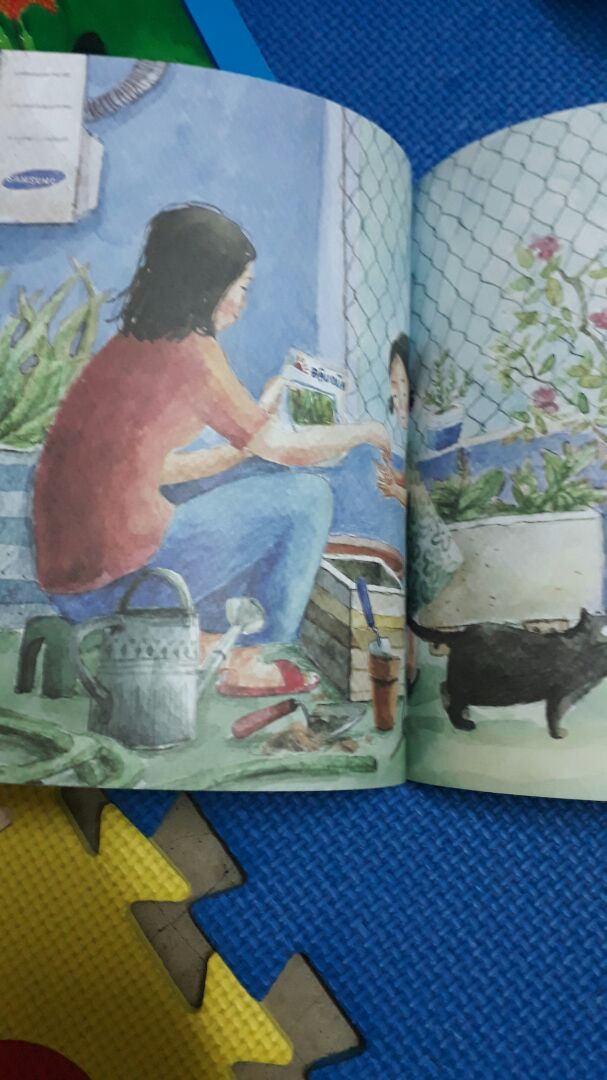 sách tranh, lời lẽ vui nhộn , tranh đẹp, nhiều trang thiết kế lạ mắt, hay.