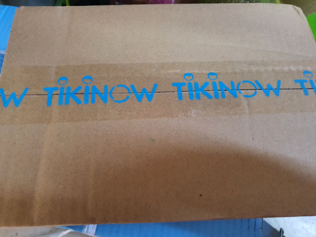 shop giao hàng tốc độ ánh sáng luôn, đặt tối bửa trước nhưng trưa hôm sau đã nhận được. Bình rất đẹp, cầm nhẹ tay, ko có mùi hôi gì cả, chất lượng thì ko bik ntn nhưng cả nhà mình ai cũng khen bình đẹp cả