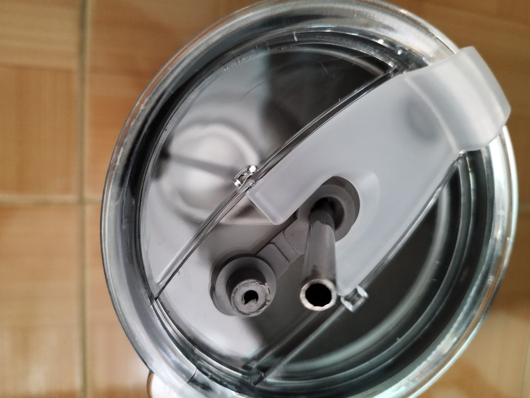 Nước ngọt mùi vị khá hấp dẫn, vận chuyển nhanh. Trong các loại mùi vị của mirinda, có lẽ mùi vị này là hấp dẫn nhất. Thật may khi mình mua hàng đúng dịp đợt 6/6, vừa có mã miễn phí ship, vừa có mã giảm giá khi thanh toán qua grab, còn có 181k, tính ra mình mua còn rẻ hơn mua ở cửa hàng gần đây. Chưa hết, lần này không chỉ giá ngon mà lại còn được tặng cái cốc giữ nhiệt hàng độc quyền thì tội gì mà ko xúc, món này mua riêng cũng phải xấp xỉ 100k, tôi có món này đem về khoe cho mấy anh cùng phòng tức chơi