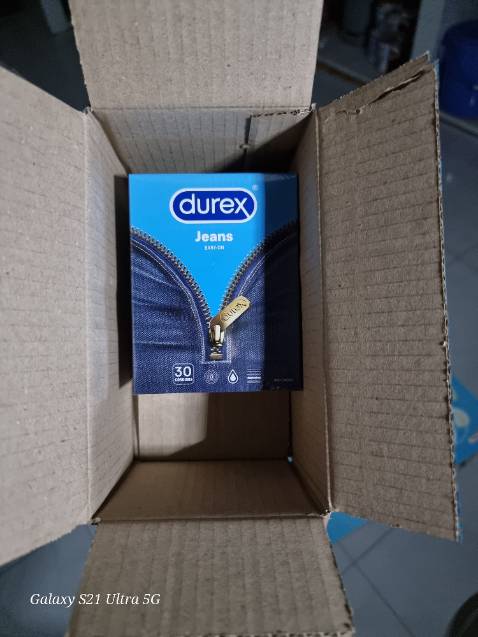 Lọai này hơi dày, ít cảm giác hơn, nhưng bù lại thời gian được lâu hơn. Mùi cao su hơi đậm mùi, ko thơm nhẹ như lọai siêu mỏng.