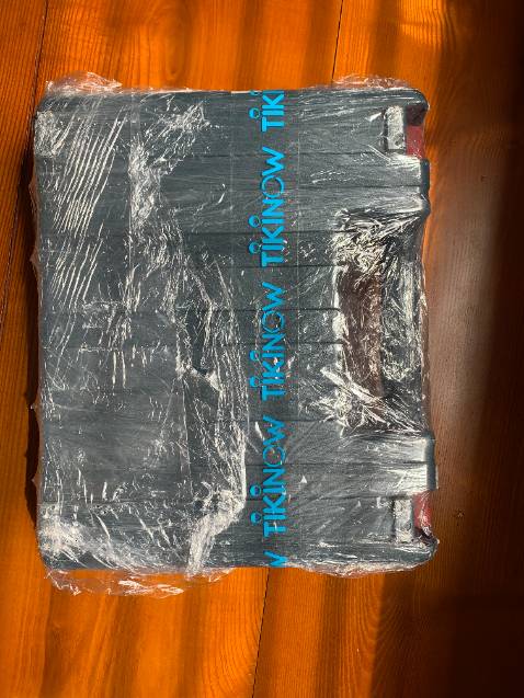 Hàng chính hãng Bosch, giá tốt. Tuy nhiên Tiki đóng gói chỉ có lớp nilon bọc ngoài hộp nhựa. Lẽ ra cần phải dùng hộp carton bọc để bảo vệ hộp tốt hơn.