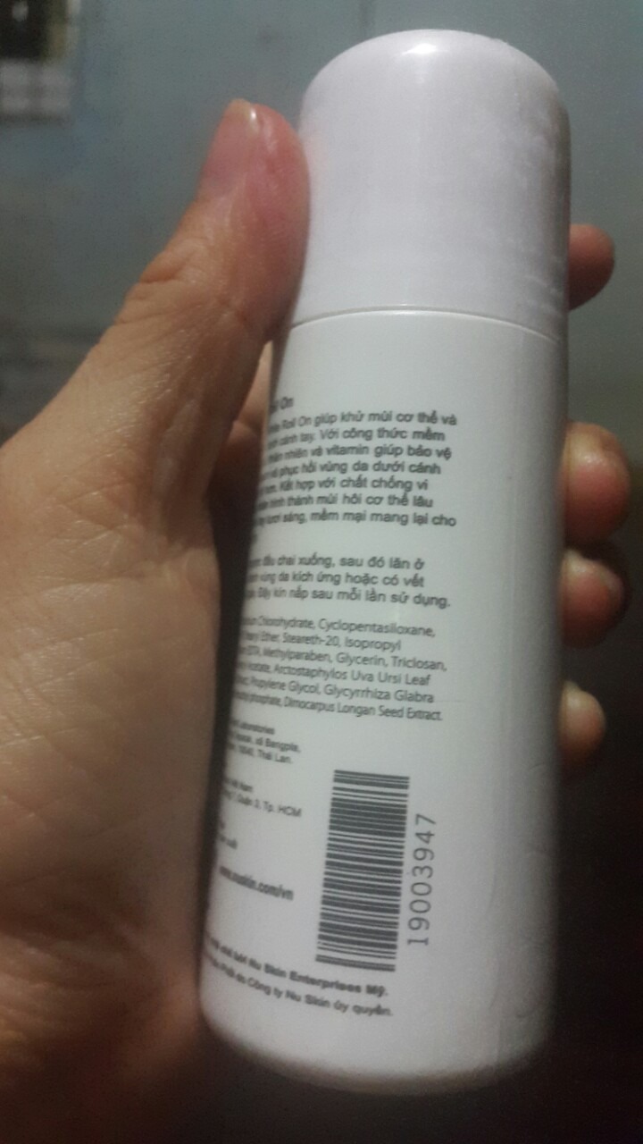 Mình mới mua 1 ngày, dùng thấy cũng khô thoáng, thắc mắc thứ nhất là mình mua giá 199k, giá thị trường 800k với tiêu đề "Lăn Khử Mùi Đặc Trị Hôi Nách Hôi Chân Nuskin Scion" nhưng trên sp chỉ thể hiện khử mùi hôi chứ không để đặc trị, không biết sp này có cùng loại 399k giá thị trường cũng 800k? , thứ 2: mã vạch in trên sp không check được.