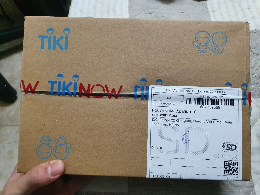 Giao về đẹp, mới, không bị hỏng gáy