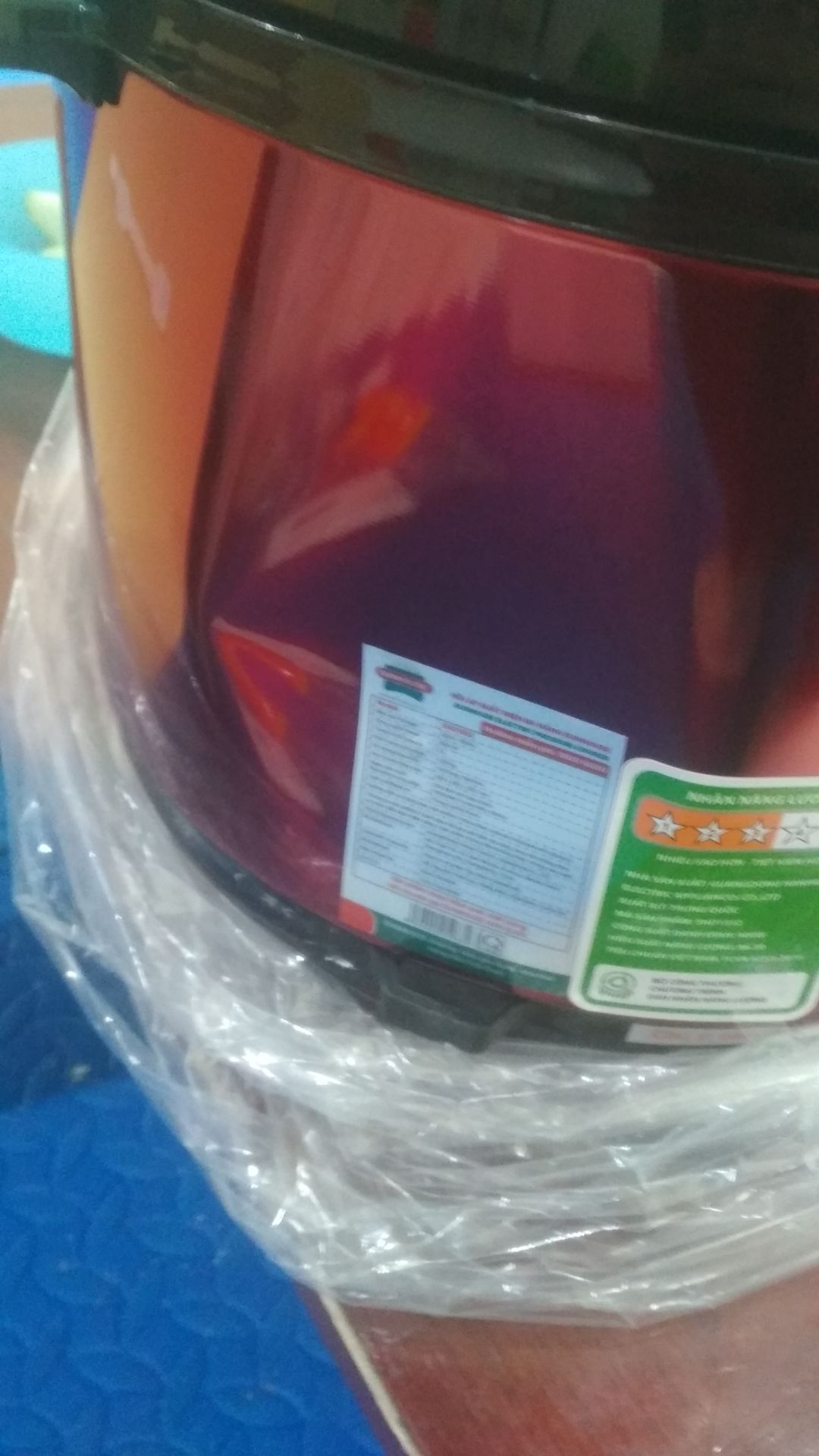 giao hàng chậm, hàng giao thì móp méo, liên hệ đổi hàng thì cả tuần ko đc, trong khi *** thì thông báo ngay hôm sau sẽ có nhân viên đến lấy lại hàng mà cả tuần mất tích ! thật quá thất vọng với cách làm việc của tiki.