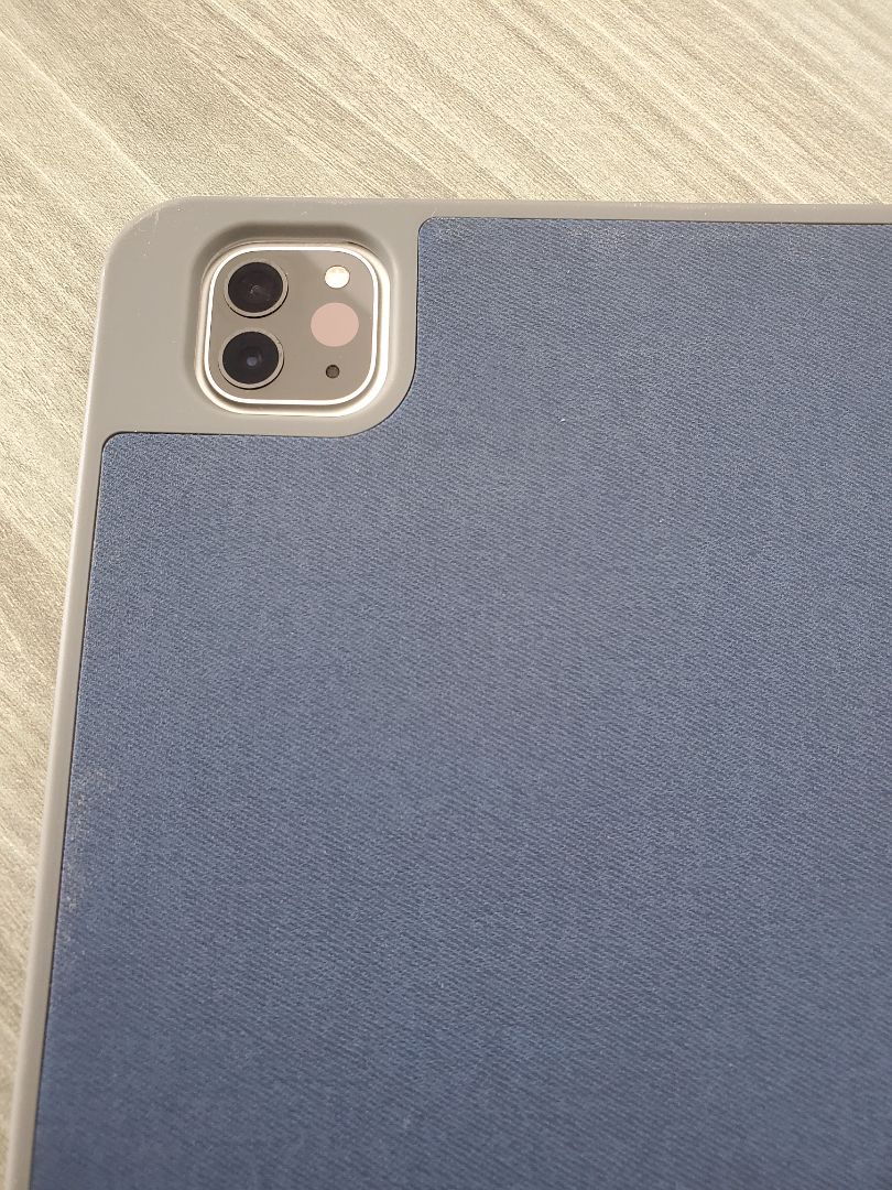 hoàn thiện tốt, chắc chắn và có khe gắn bút ngay vị trí sạc, rất hài lòng, cảm ơn shop đã ship nhanh hơn dự kiến