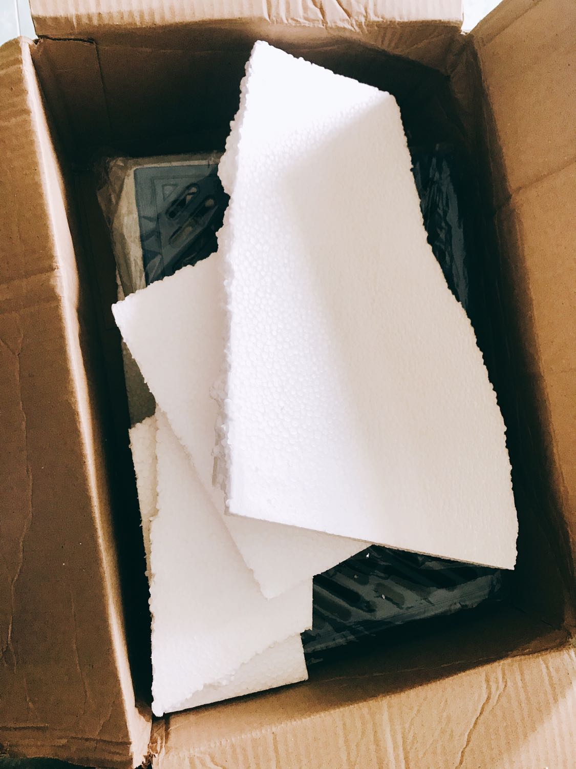 Lúc nhận hàng hết hồn vì thùng quá to ? shop gói đồ có tâm dễ sợ. Kệ rổ chắc chắn, to và đựng được cực nhiều tài liệu
Với giá này thì nên mua..