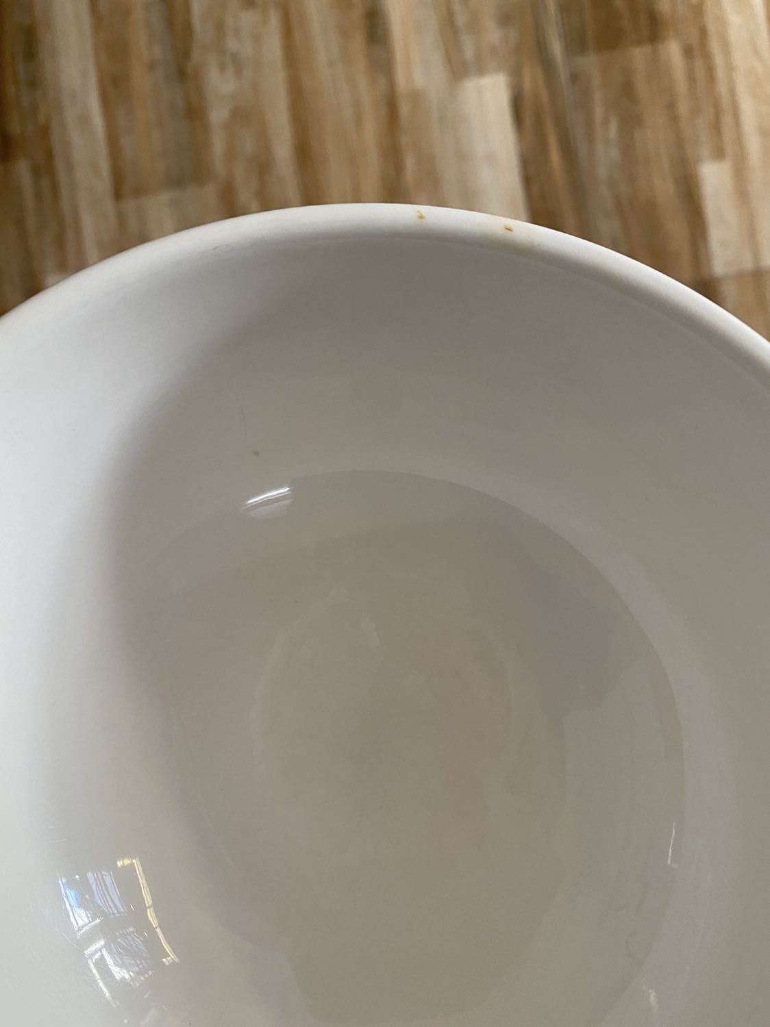 Đừng mua kẻo hối hận. Kệ chén bị rỉ xét rất nhiều sẽ làm chén bị có vết ố vàng lên chén chà rửa rất mệt mỏi mà không hết. Lại phải tốn tiền mua kệ mới, thật sự thất vọng với sản phẩm này!