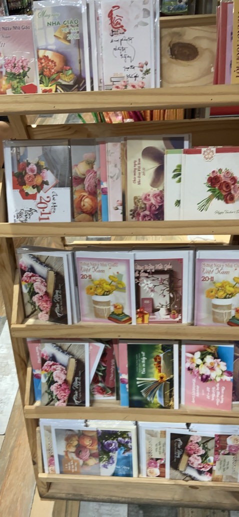 Mùi cam thơm. Gội xong ko rít tóc. Tác dụng chống rụng thì chưa biết nhưng đố với da dầu như mình thì thấy có giảm bớt lượng dầu chút.
Tổng kết là ưng ý, hy vọng tác dụng hỗ trợ giảm rụng cao.