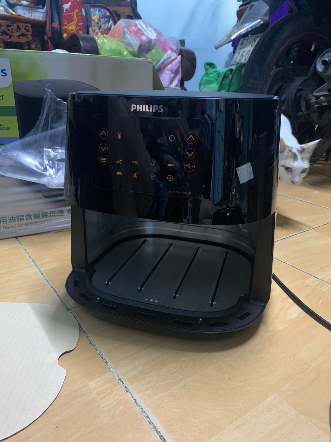 Giao hàng nhanh hơn dự kiến 1 ngày, đặt hôm 12/12 nay nhận được rồi. Hàng đẹp không tì vết, chất lượng y hình, bảo hành đầy đủ, anh Shipper vui vẻ nhiệt tình. Hàng mới nguyên séal. Tin tưởng Tiki, hàng mới nhận chưa xài nên chưa biết thế nào. Để xài thử rồi phản hồi cho các bạn xem nhé.