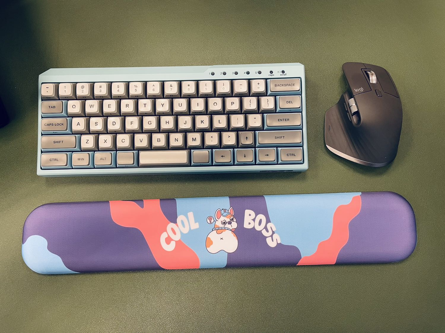 Sản phẩm tốt, mọi thứ đều ổn. Đặc biệt là gõ không ồn với silent switch. Vị trí vài phím chức năng (đặc biệt là các phím mũi tên) hơi khác với bàn phím thông thường nên sẽ cần thời gian làm quen.