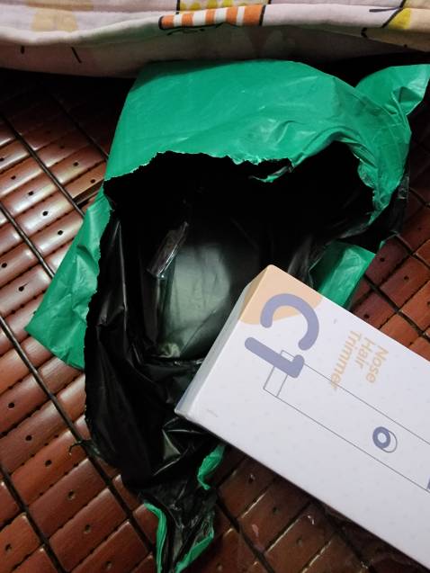 Đóng gói ẩu ta, hộp móp méo, sản phẩm kém chất lượng,hộp có dấu hiệu mở ra đã qua sử dụng