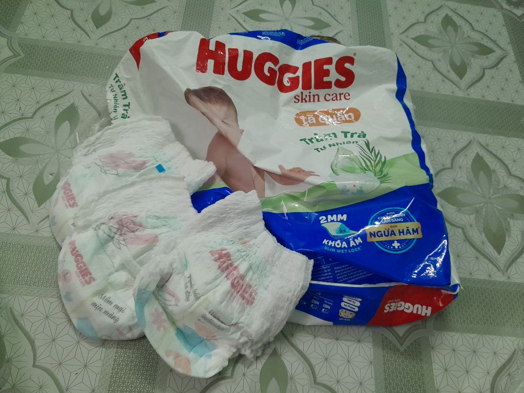Review để khoe hình ông Will thui nhà mình thôi chứ tã Huggies ngon rồi, dễ mua Review để khoe hình ông Will thui nhà mình thôi chứ tã Huggies ngon rồi, dễ mua