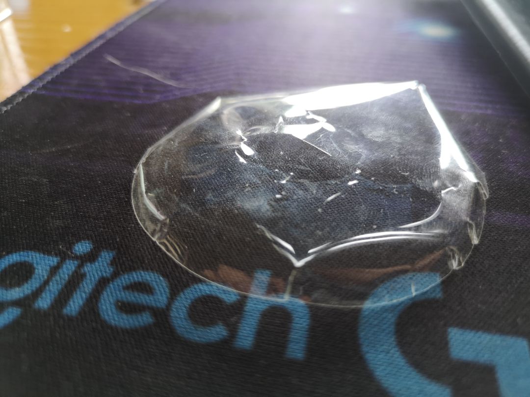 hàng đã qua sử dụng. miếng nilon che nắp hít đã móp méo hết cả. miếng cao su non hít cũng nham nhở như chuột gặm