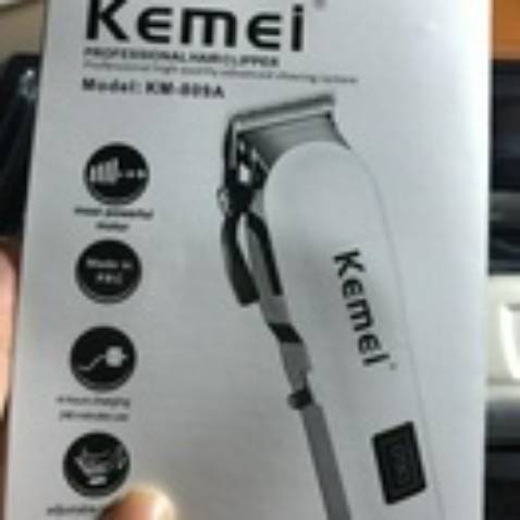 Máy cầm rất chắc tay, mình có bật lên rất êm nói chung ok. Cắt thử cho con liền luôn lưỡi cắt rất bén.Từ khâu đặt hàng đến giao hàng rất nhanh chóng. Mình đọc trong tờ hướng dẫn là nên sạc cho lần sd đầu tiên từ 3-5 tiếng r hãy xài nha. Nên mua nhé mn