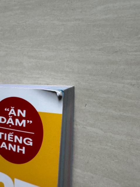 Mọi thứ điều ổn , góc sách bị cong vênh và có ít bụi ở bìa