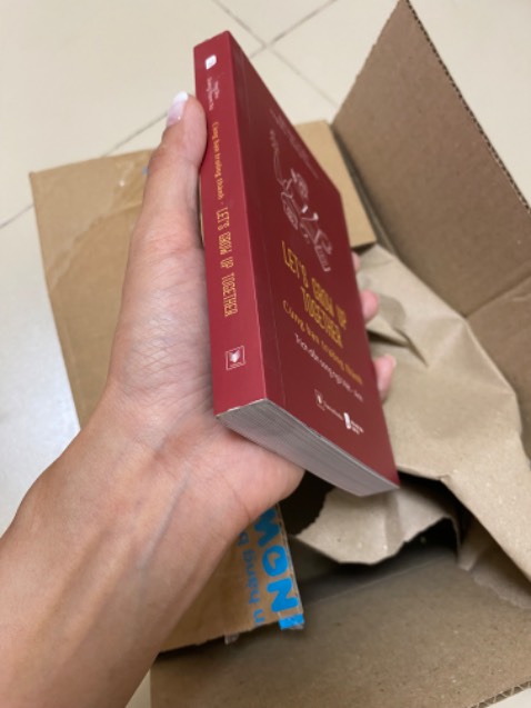 Nội dung vừa cầm lên được đã thấy rất thích rồi nè, đặt buổi trưa là chiều nhận được ngay, gói kỹ giao nhanh, nhưng sách khá bụi và hơi nhăn nhăn ở góc chút xíu, nhưng giá giảm hơn so với niêm yết mà còn freeship now2h là quá OK ạ. Anh shipper nhiệt tình thân thiện, Thanks all