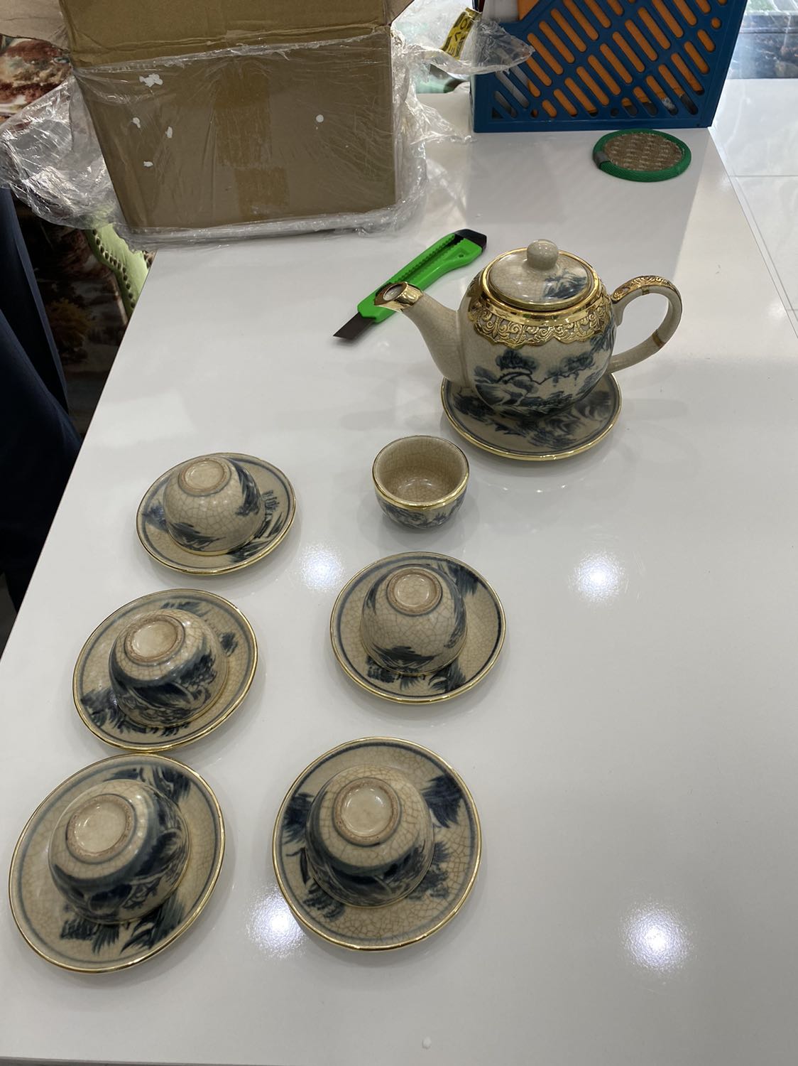 Tiki chỉ giao 5cái dĩa, thiếu 1 cái, còn nắp bình thì không vừa vặn với cái bình. Đã điện thoại qua tổng đài 2 lần, gửi 3 email nhưng đến nay chưa nhận được sự phản hồi, hợp tác. Yêu cầu tiki đổi hàng khác đúng với hàng đặt mua.