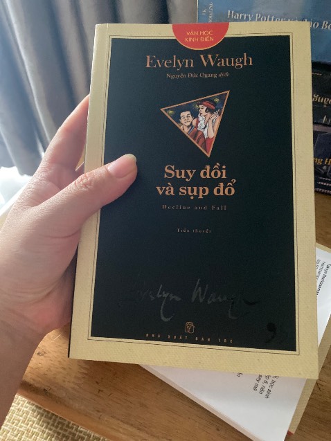 Cuốn này khá thú vị , châm biếm tinh tế , mạch chuyện bất ngờ .