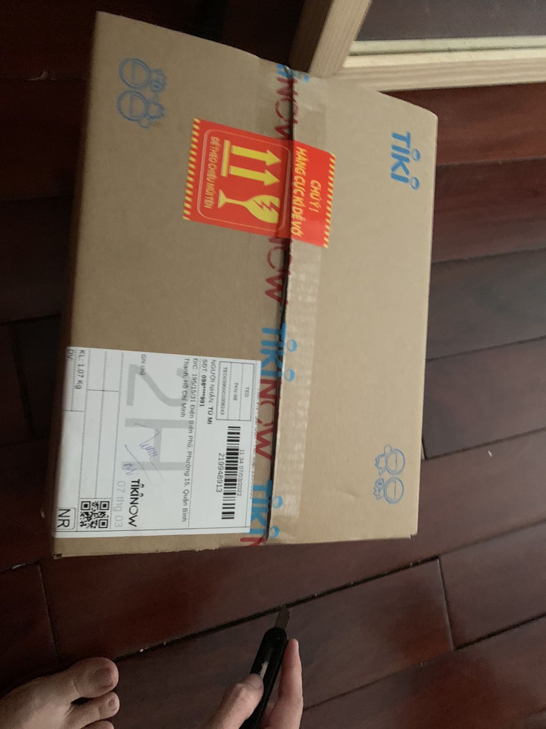 Đóng gói cẩn thận, giao hàng nhanh, có thiệp tặng 8/3 đính kèm đẹp mắt. Sữa còn nguyên seal tem