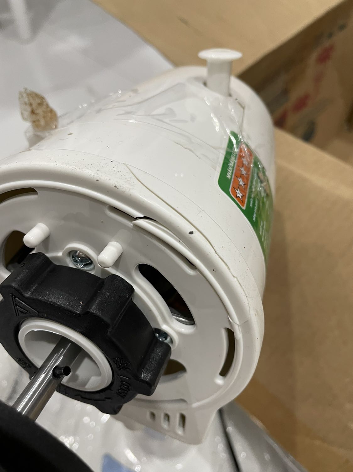 Nhận hàng sớm 
Mua 2 cái, 1 cái bị bể
Quạt ok, đẹp, chạy mạnh, 
Nhờ Tiki đổi lại cái bị bể giúp mình
Hàng dễ vỡ nhưng gói hàng rất lỏng lẻo, khi mở ra là đã thấy bể Nhận hàng sớm 
Mua 2 cái, 1 cái bị bể
Quạt ok, đẹp, chạy mạnh, 
Nhờ Tiki đổi lại cái bị bể giúp mình
Hàng dễ vỡ nhưng gói hàng rất lỏng lẻo, khi mở ra là đã thấy bể