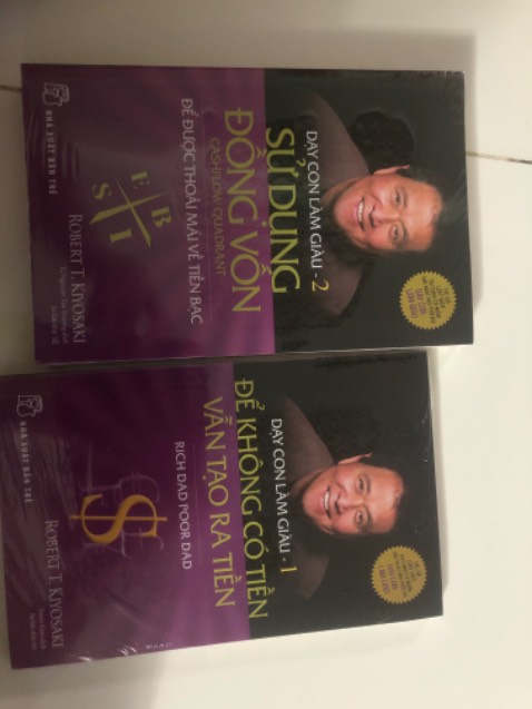 Giao hàng nhanh. Sách có tặng kèm cuốn sổ rất dễ thương ạ