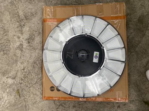 Giao hàng nhanh đóng gói rất cẩn thận chắc chắn. 
Giao đúng sản phẩm lắp lên ánh sáng rất ưng ý , đã ủng hộ shop rồi và sẽ ủng hộ tiếp.