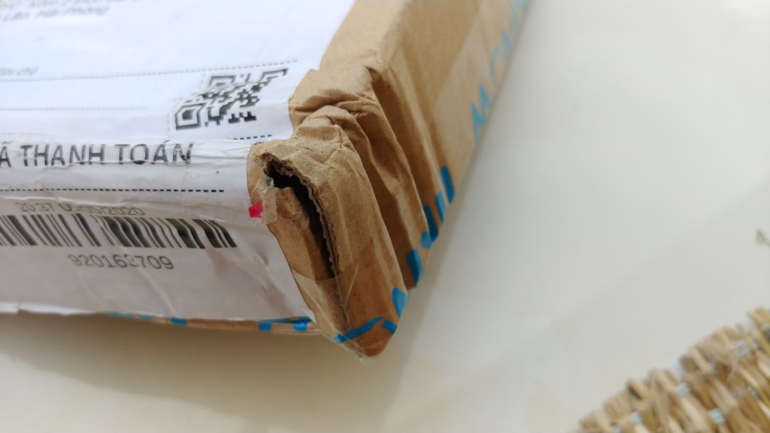 Đóng gói chưa tốt, sản phẩm không giống vs ảnh giới thiệu, sai khác rất nhiều. Đặt hàng 1 màu thì chuyển cho màu khác. ko hiểu??? Đóng gói chưa tốt, sản phẩm không giống vs ảnh giới thiệu, sai khác rất nhiều. Đặt hàng 1 màu thì chuyển cho màu khác. ko hiểu???