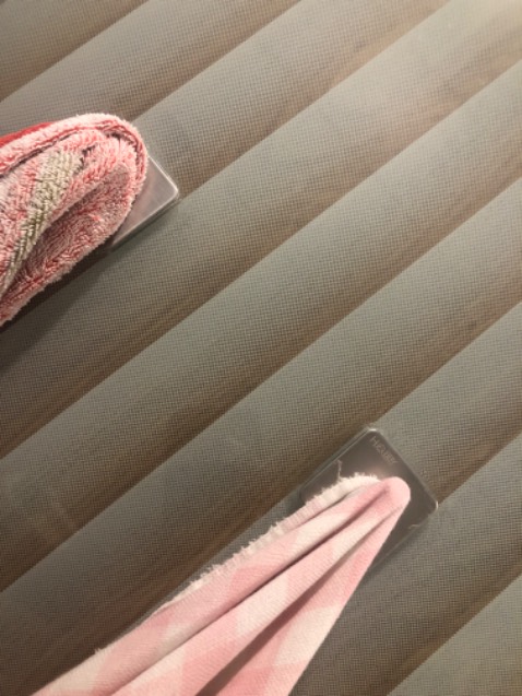 Kiểu dáng đẹp. Dán chắc chắn. Đã sử dụng trên 1 tháng và thấy rất ổn