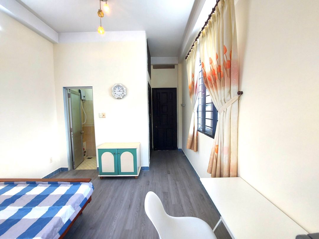 Bàn lắp ráp dễ dàng. Giao hàng nhanh. À mình đang cho thuê phòng trọ siêu đẹp ở Tân Bình. Bạn nào có nhu cầu mướn phòng như hình. liên hệ mình nha: ***