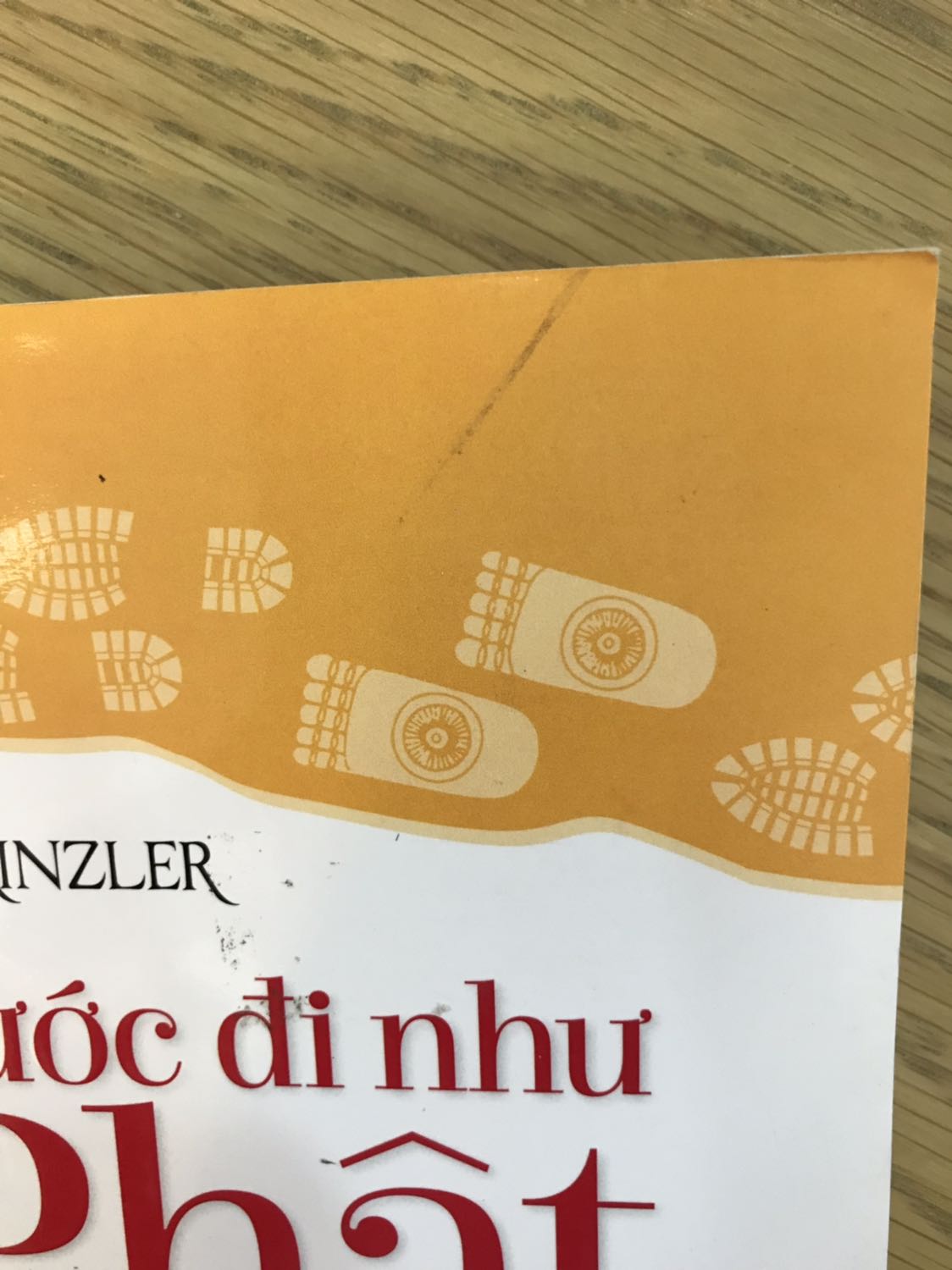 Nhận được sách bẩn hơi không vui. Về nội dung thì bận quá mình chưa đọc nên không dám nhận xét. Sẽ biết bình luận sau.