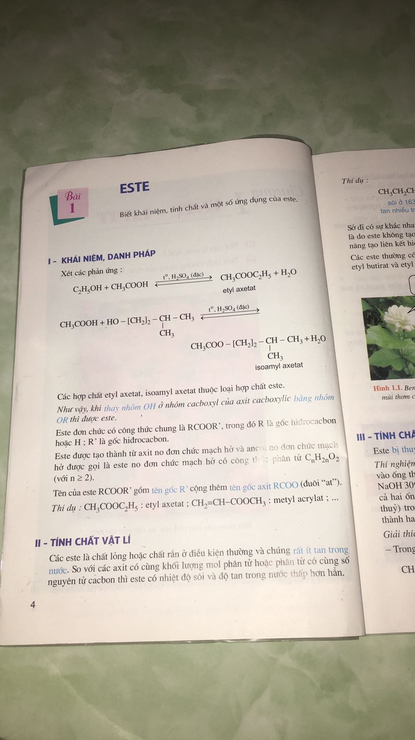 Mình mua về để xem phần Hoá học 12 nhưng khá thất vọng vì sách có khá nhiều phần rất khác với sgk mình đã học. Hy vọng bên sản xuất chỉnh sửa lại ạ