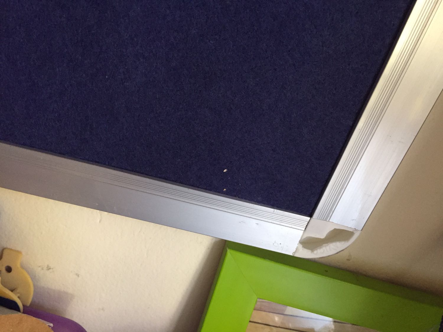 Tiki giao hàng nhanh, đóng gói cẩn thận nhưng dóc bảng bị bể nên không hài lòng lắm :(