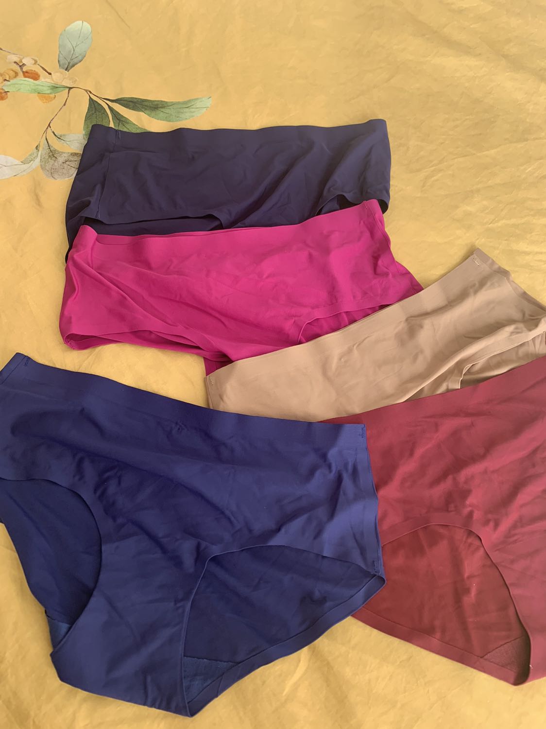 Hàng giao đủ , chất có vẻ mát. Chất lượng tương ứng với giá tiền. Mùa dịch nên giao hàng lâu