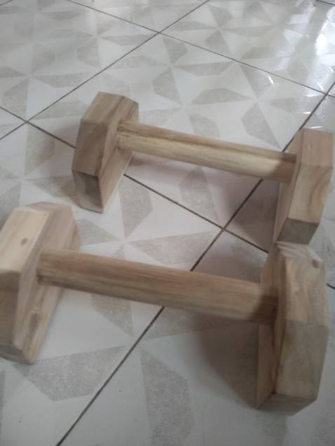 Chất lượng phù hợp với giá tiền. Hoàn thiện chưa được tốt lắm nhưng rất chắc chắn.