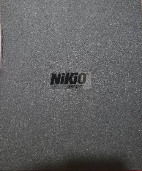 Đep, sang trọng từ hộp đến máy, phiếu bảo hành & hướng dẫn sử dụng đầy đủ. Dù  chưa có nhận xét nhưng mình vẫn quyết định mua và Tiki chưa bao giờ làm mình thất vọng cả, đồ điện tử, nhà bếp, máy móc, tai nghe... nhà mình đều mua trên tiki