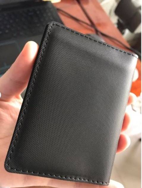 Đựng thẻ rất gọn, da lại mềm