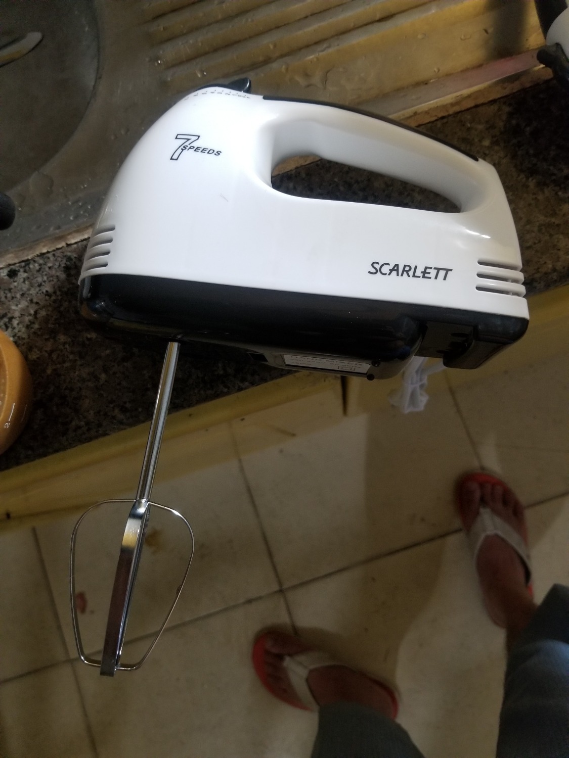 Đây là lần đầu tiên mình mua Tiki
Thấy sản phẩm này khá rẻ so với các sản phẩm còn lại
Lại còn để chính hãng và hàng nhập khẩu nên mình cũng yên tâm phần nào
Tiki giao hàng cực kỳ nhanh nhưng phí đến 39k hehe
Mua về mình đánh sữa ngay và thấy đánh êm có 7 tốc độ cũng tiện
nói chung rất hài lòng và sẽ quay lại nhiều lần sau