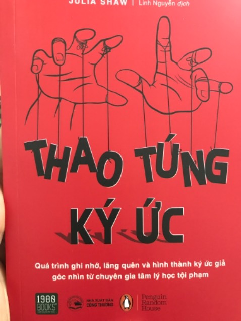 Đóng gói cẩn thận, nhìn sơ qua bìa sách khá tương đồng cuống “thao túng tâm lý”