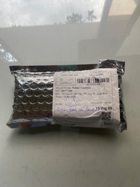 Màu đẹp (như ví da mình đã mua), may tinh tế, phụ kiện đi kèm chuẩn. Tiki giao hàng nhanh OK luôn